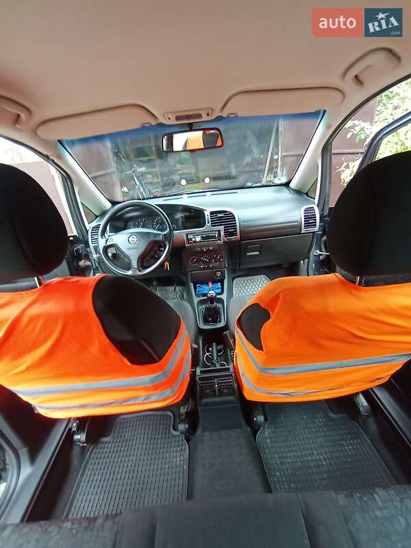 Минивэн Opel Zafira 2002 в Дубно