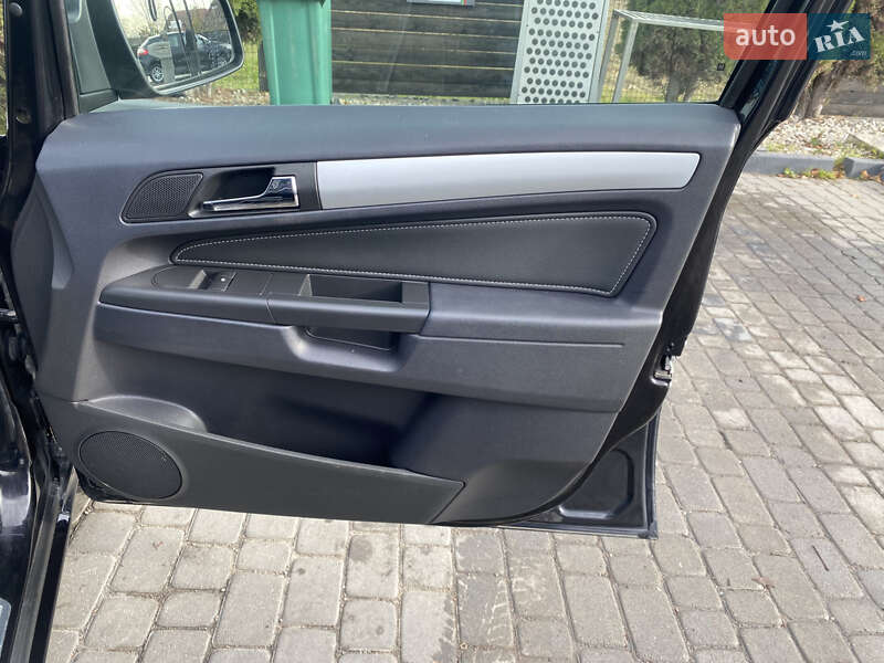 Минивэн Opel Zafira 2010 в Ивано-Франковске