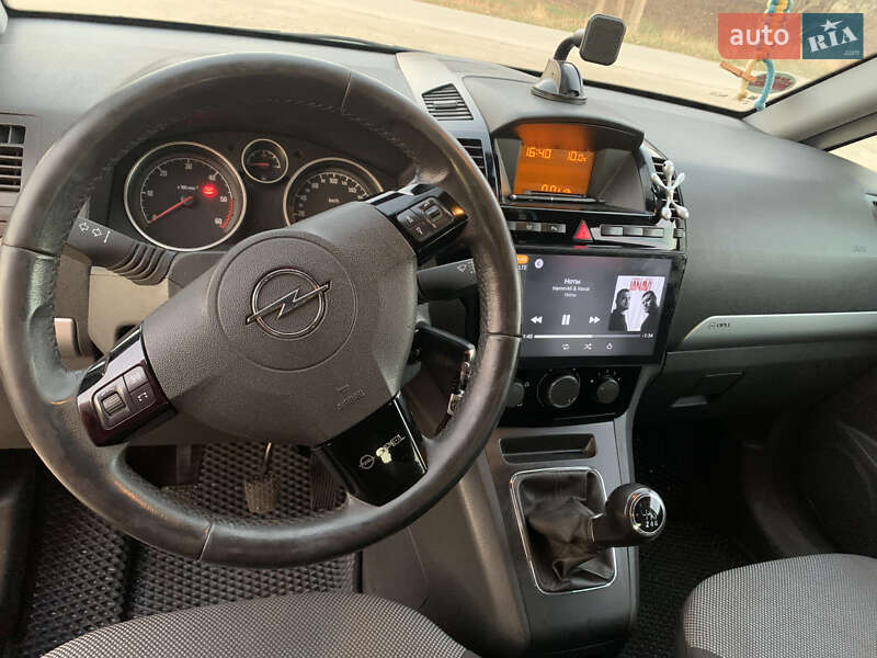 Минивэн Opel Zafira 2011 в Киеве фото 7 Минивэн Opel Zafira 2011 в Киеве