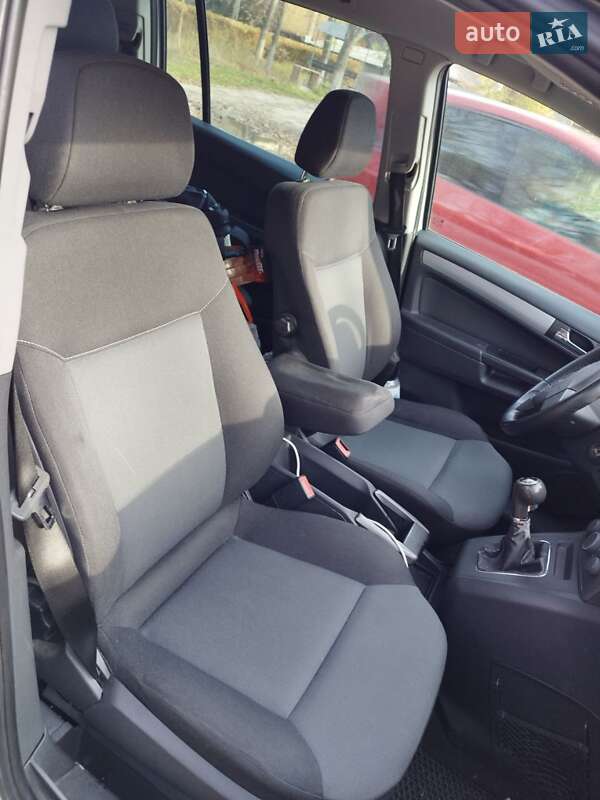 Минивэн Opel Zafira 2006 в Киеве