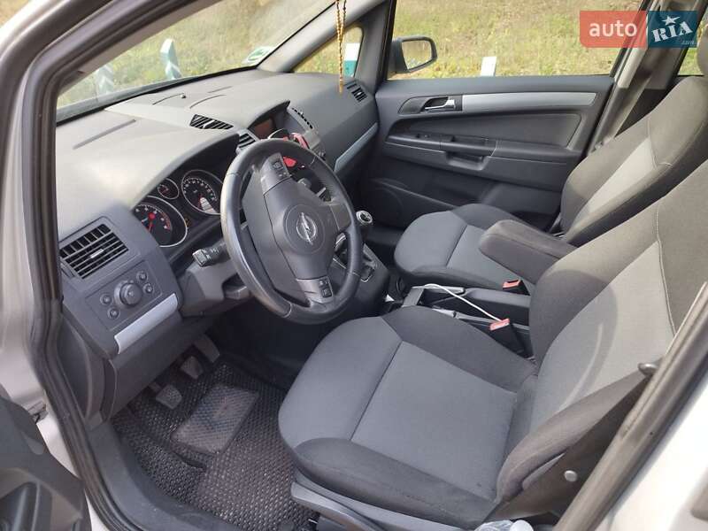Минивэн Opel Zafira 2006 в Киеве