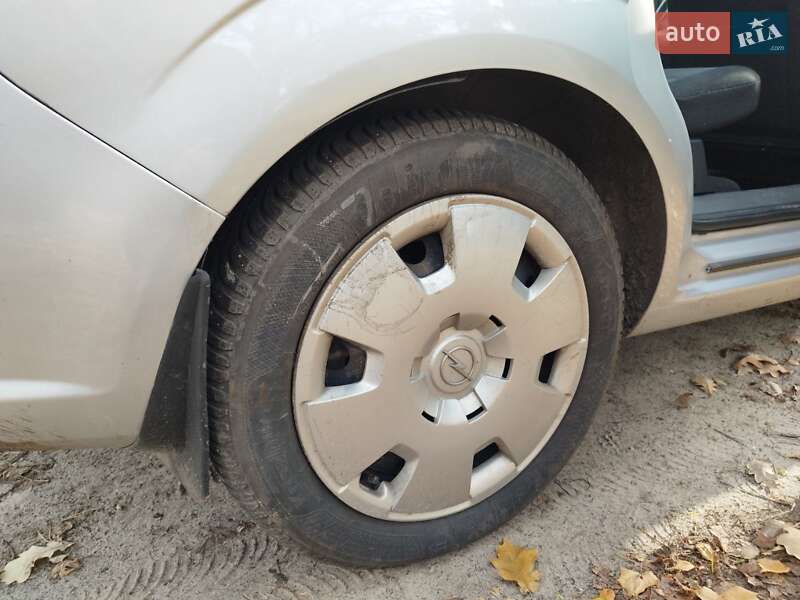 Минивэн Opel Zafira 2006 в Киеве