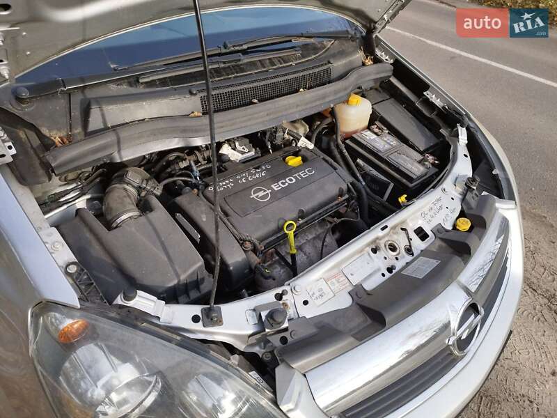 Минивэн Opel Zafira 2006 в Киеве