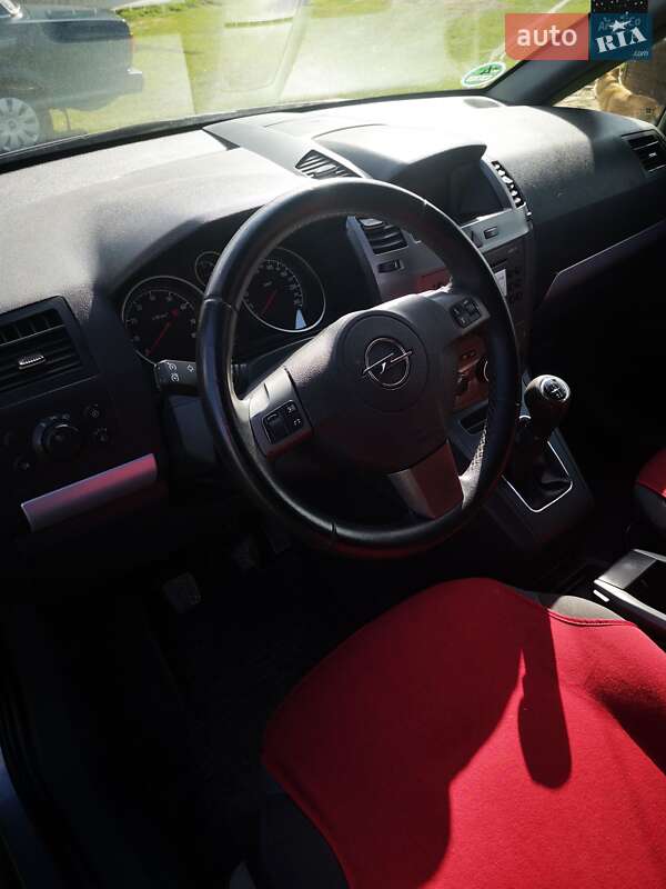 Мінівен Opel Zafira 2006 в Коломиї