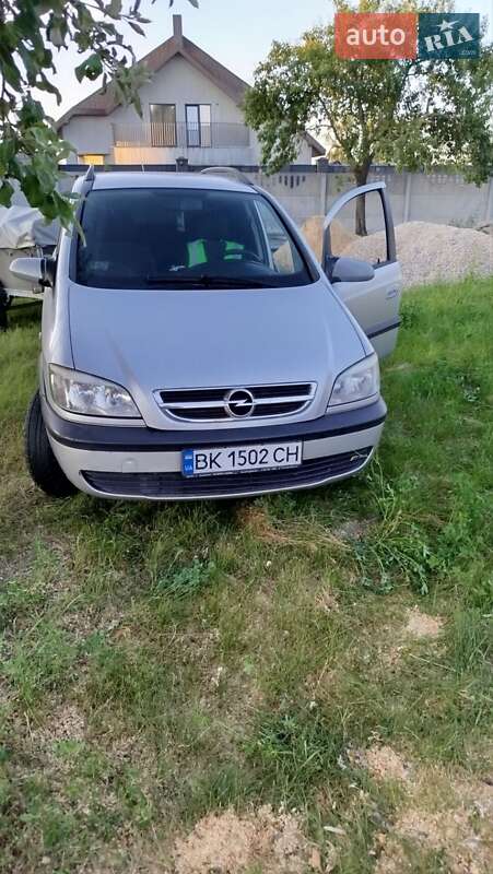 Минивэн Opel Zafira 2003 в Березному