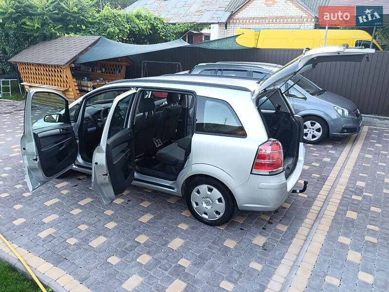 Минивэн Opel Zafira 2006 в Хмельнике