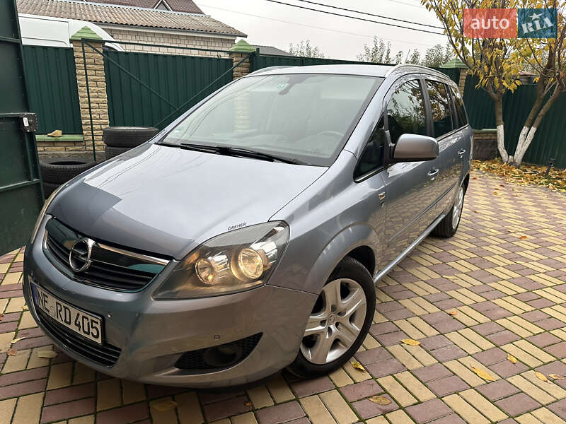 Минивэн Opel Zafira 2010 в Виннице