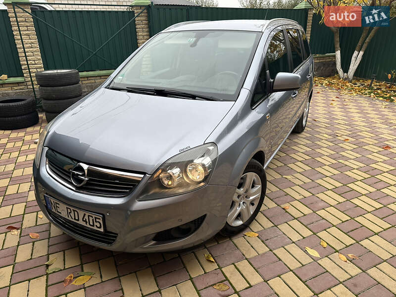 Минивэн Opel Zafira 2010 в Виннице