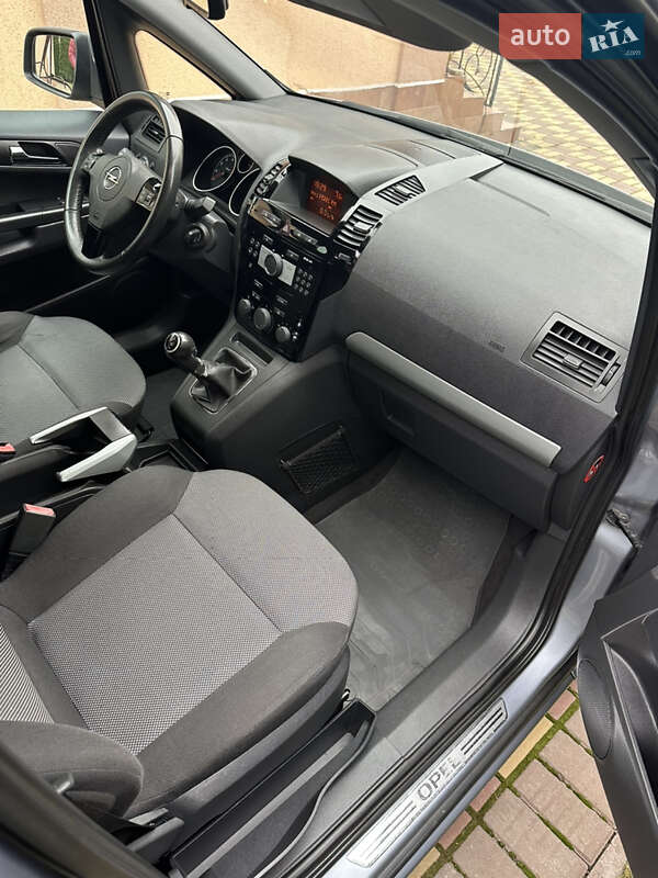 Минивэн Opel Zafira 2010 в Виннице