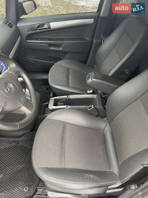 Минивэн Opel Zafira 2007 в Конотопе