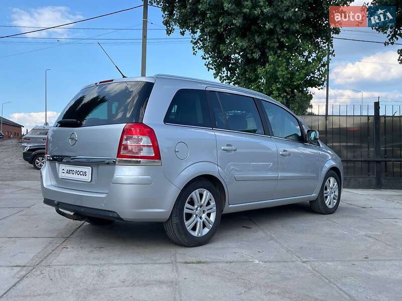 Минивэн Opel Zafira 2011 в Киеве
