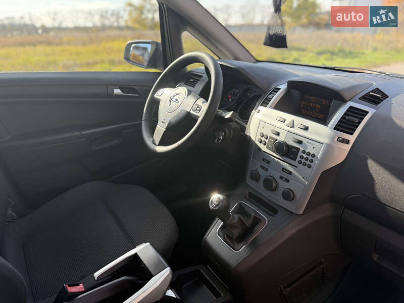 Минивэн Opel Zafira 2009 в Борисполе
