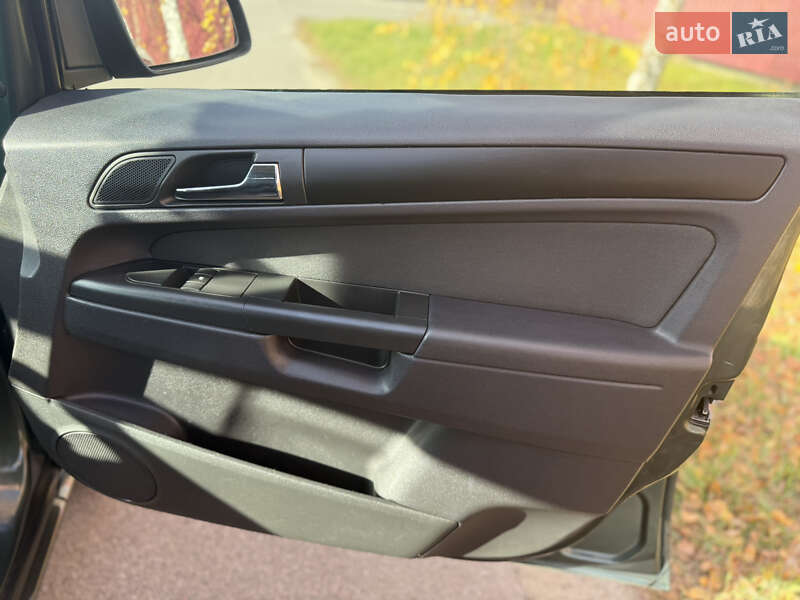 Минивэн Opel Zafira 2009 в Борисполе