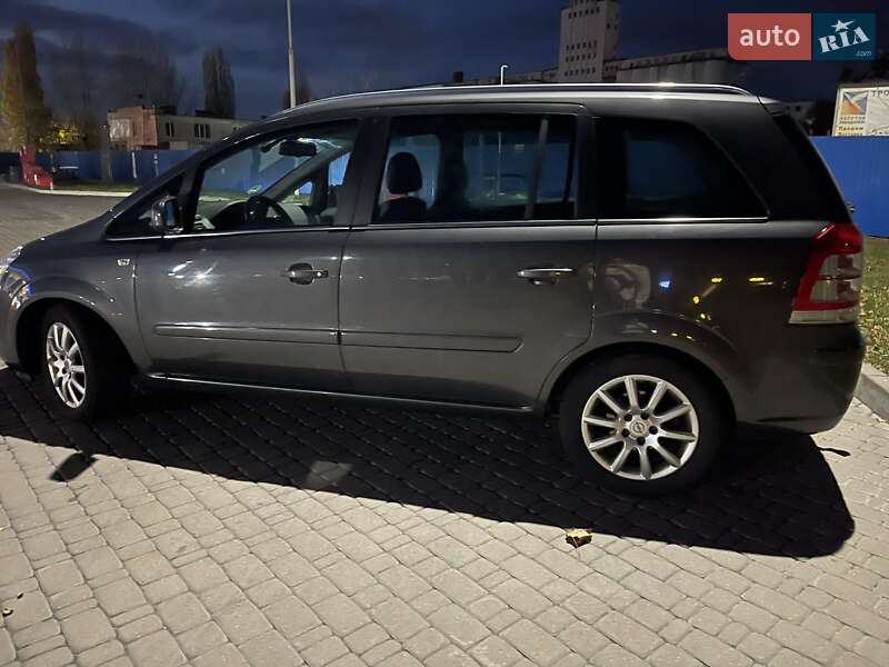 Минивэн Opel Zafira 2010 в Белой Церкви