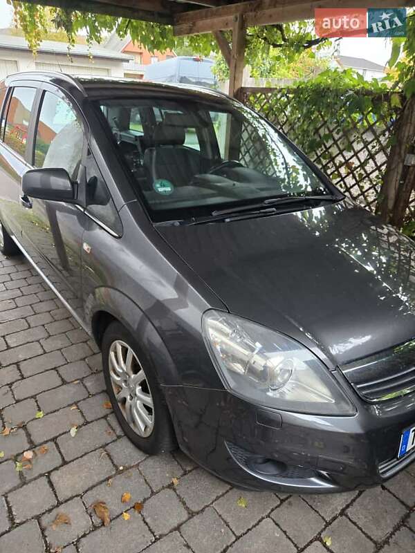Минивэн Opel Zafira 2010 в Белой Церкви