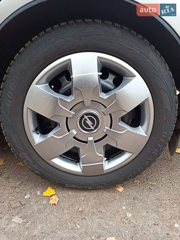 Минивэн Opel Zafira 2011 в Варве