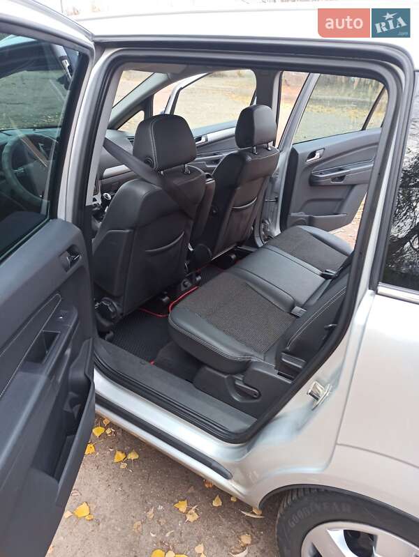 Минивэн Opel Zafira 2011 в Варве