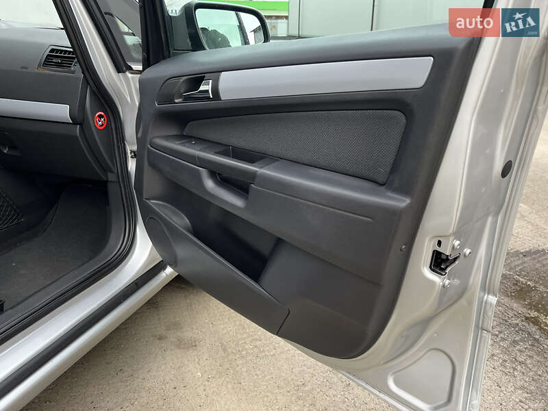 Минивэн Opel Zafira 2007 в Виннице