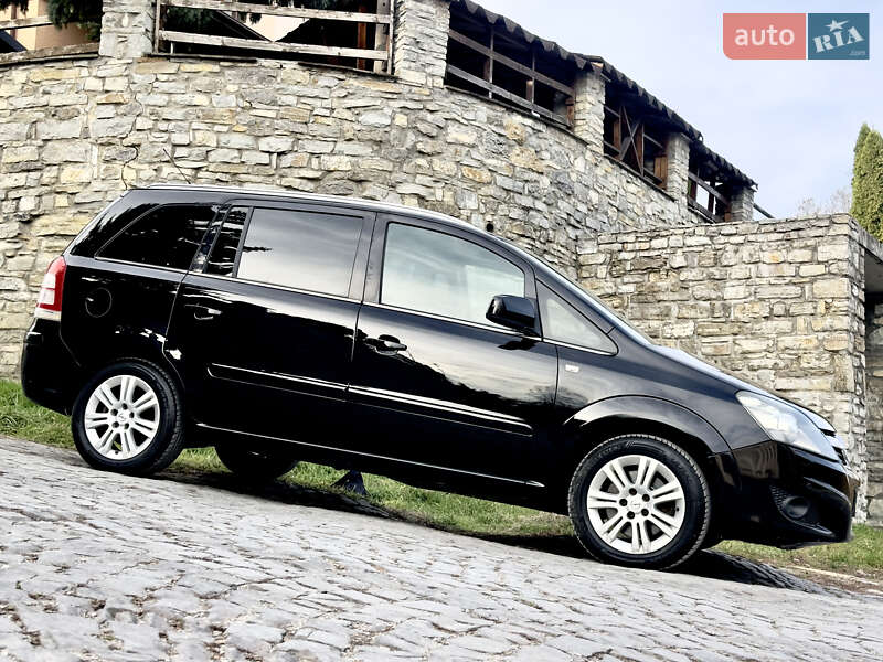 Минивэн Opel Zafira 2009 в Каменец-Подольском