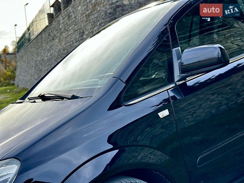 Минивэн Opel Zafira 2009 в Каменец-Подольском