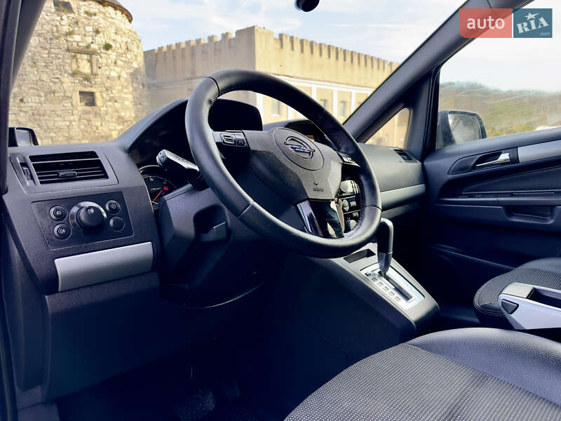 Минивэн Opel Zafira 2009 в Каменец-Подольском