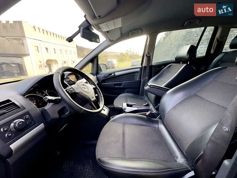 Минивэн Opel Zafira 2009 в Каменец-Подольском