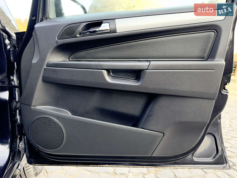 Минивэн Opel Zafira 2009 в Каменец-Подольском