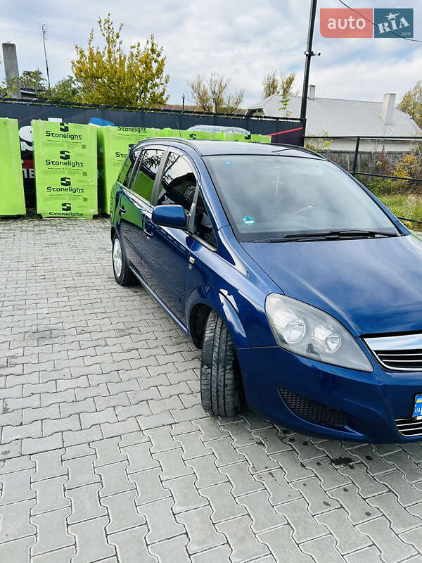 Opel Zafira 2010 Opel Zafira 2010
