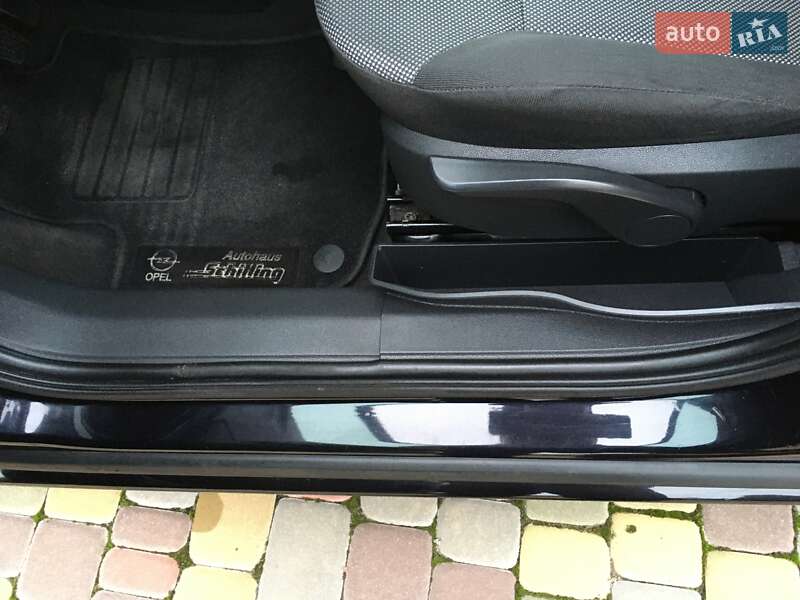 Минивэн Opel Zafira 2009 в Харькове