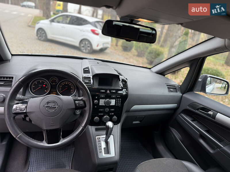 Минивэн Opel Zafira 2010 в Львове