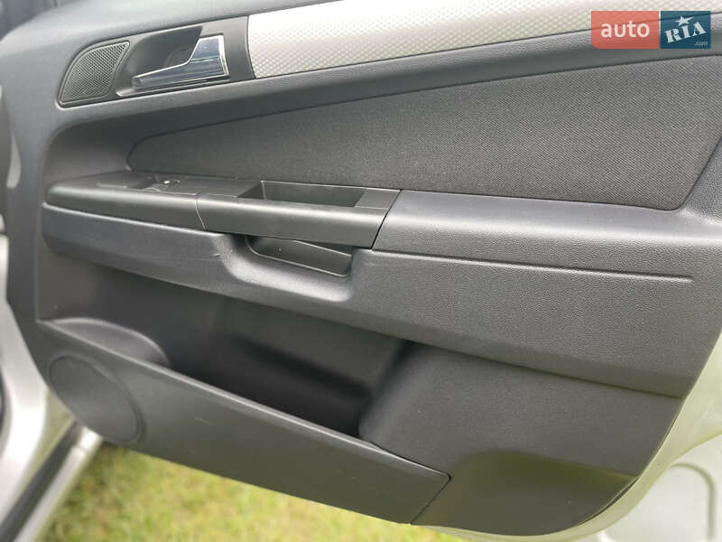 Минивэн Opel Zafira 2008 в Староконстантинове