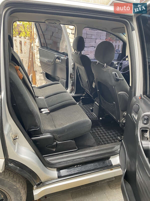 Минивэн Opel Zafira 2005 в Кривом Роге