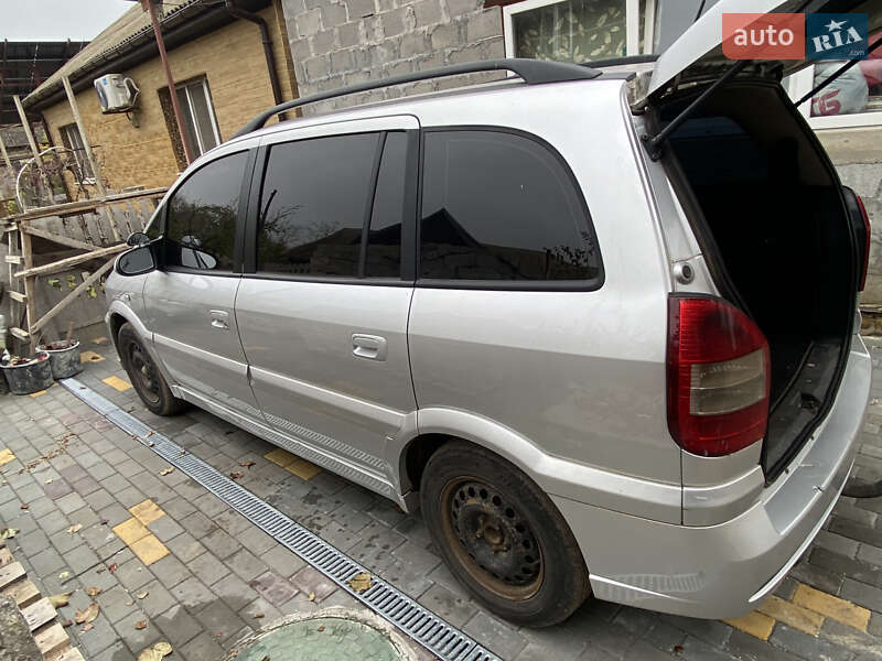 Минивэн Opel Zafira 2005 в Кривом Роге