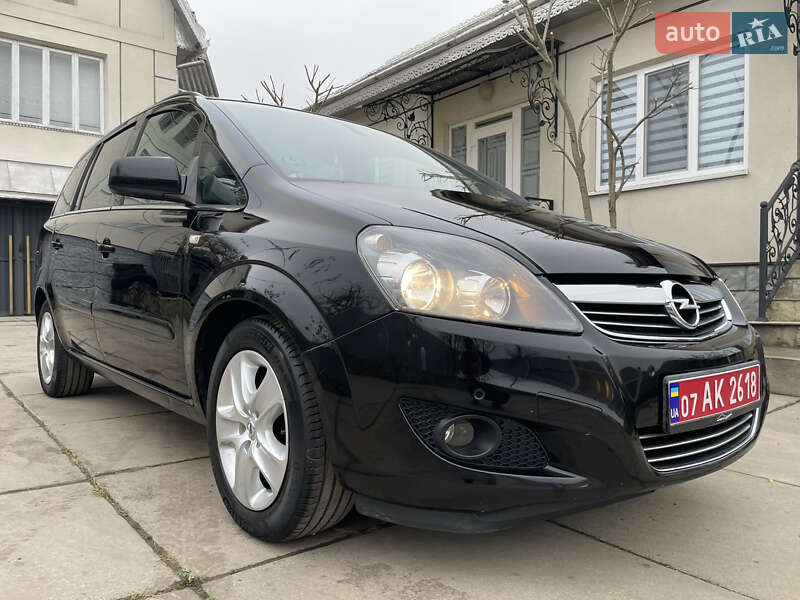 Мінівен Opel Zafira 2011 в Хотині