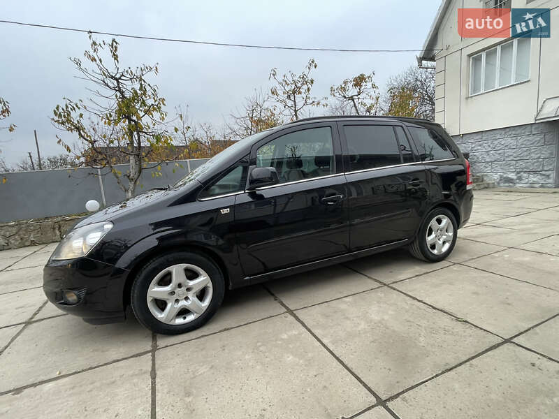 Мінівен Opel Zafira 2011 в Хотині