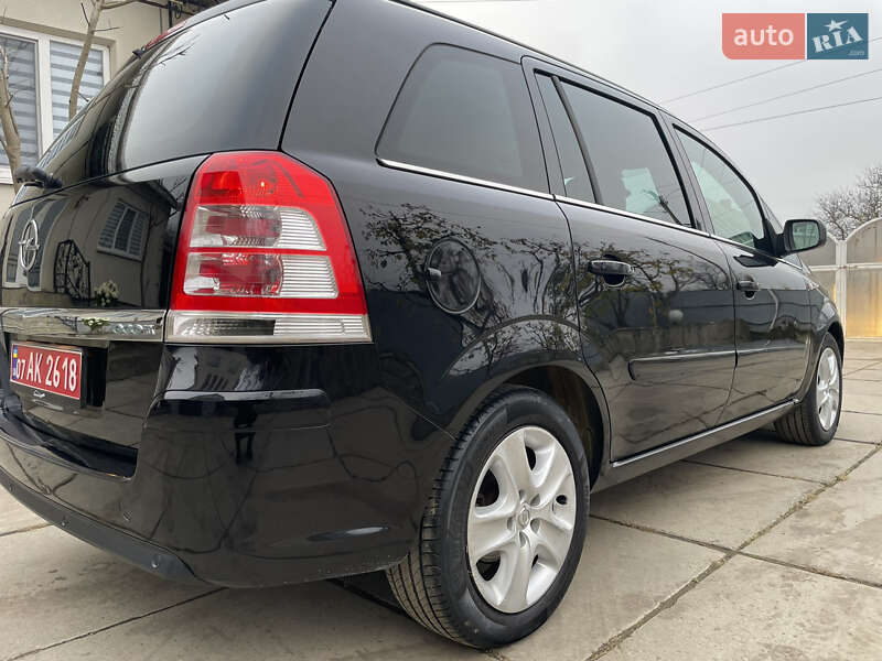 Мінівен Opel Zafira 2011 в Хотині