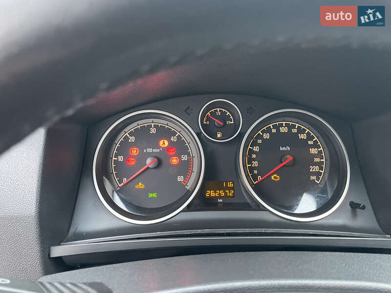 Мінівен Opel Zafira 2011 в Хотині