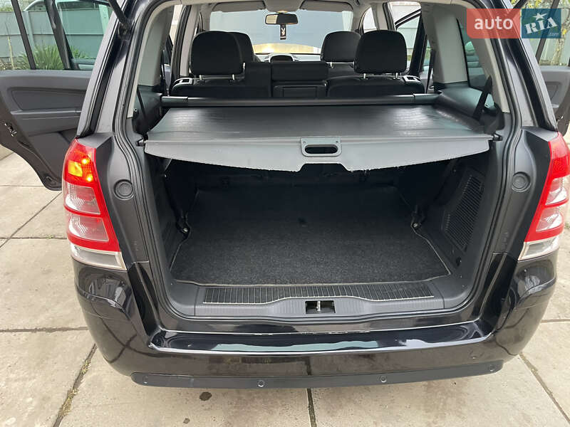 Мінівен Opel Zafira 2011 в Хотині