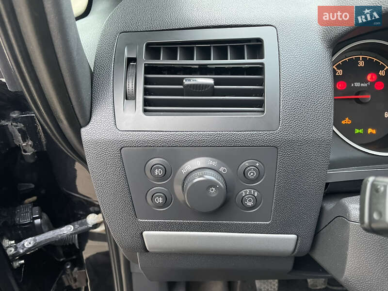 Мінівен Opel Zafira 2011 в Хотині