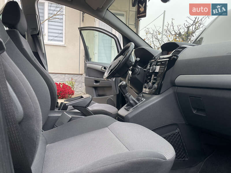 Мінівен Opel Zafira 2011 в Хотині