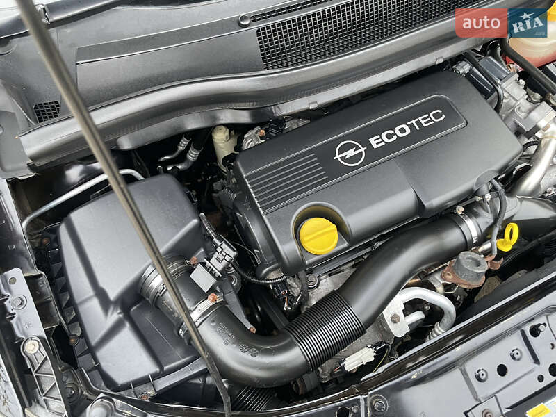 Мінівен Opel Zafira 2011 в Хотині