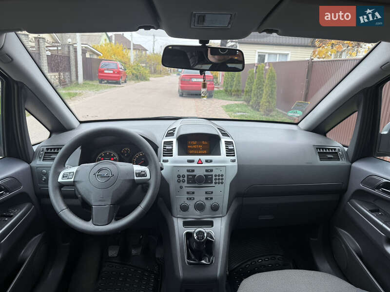 Минивэн Opel Zafira 2010 в Борисполе