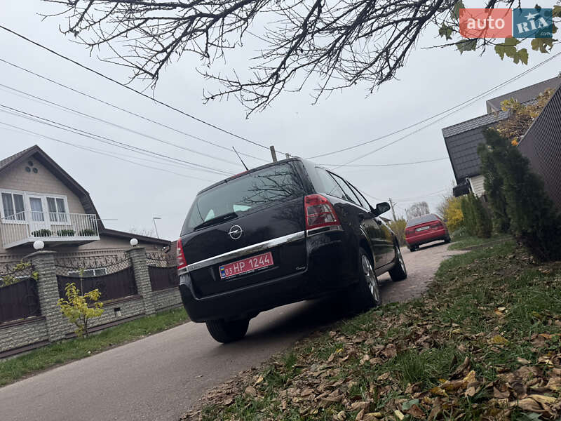 Минивэн Opel Zafira 2010 в Борисполе