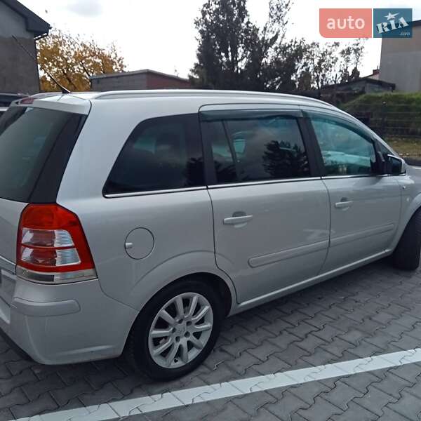 Минивэн Opel Zafira 2012 в Ровно