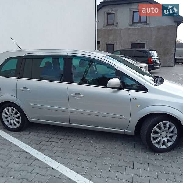 Минивэн Opel Zafira 2012 в Ровно