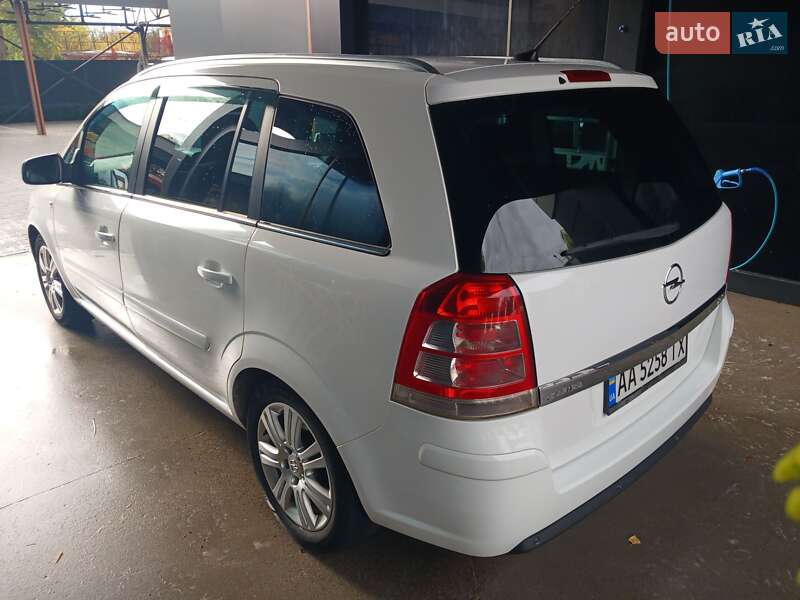 Мінівен Opel Zafira 2012 в Черкасах