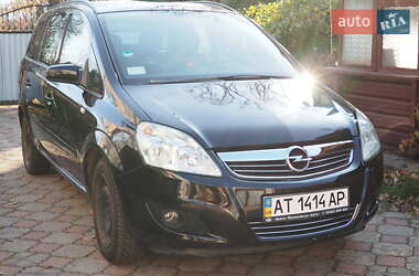 Минивэн Opel Zafira 2008 в Долине