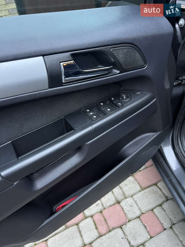 Минивэн Opel Zafira 2011 в Львове