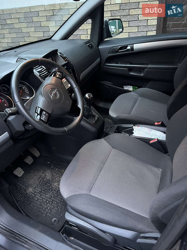 Минивэн Opel Zafira 2011 в Львове
