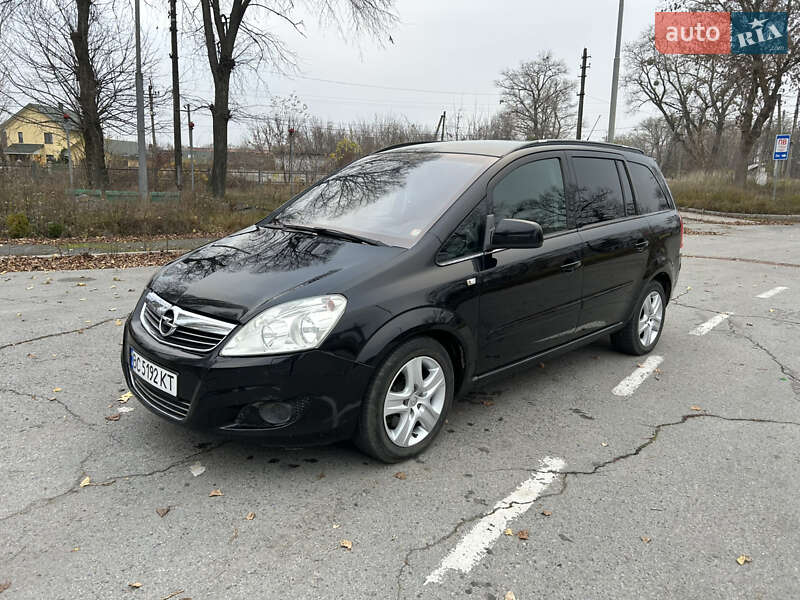 Минивэн Opel Zafira 2010 в Коростене
